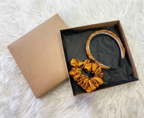 Šilkiniai plaukų aksesuarai Šilkiniai plaukų aksesuarai