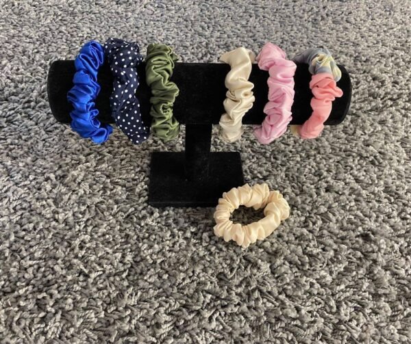 Šilkiniai plaukų aksesuarai Šilkiniai plaukų aksesuarai