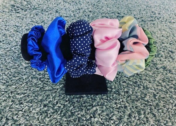 Šilkiniai plaukų aksesuarai Šilkiniai plaukų aksesuarai