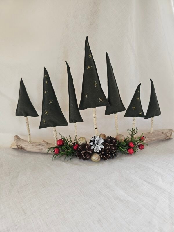 kalėdinės dekoracijos ant šakos