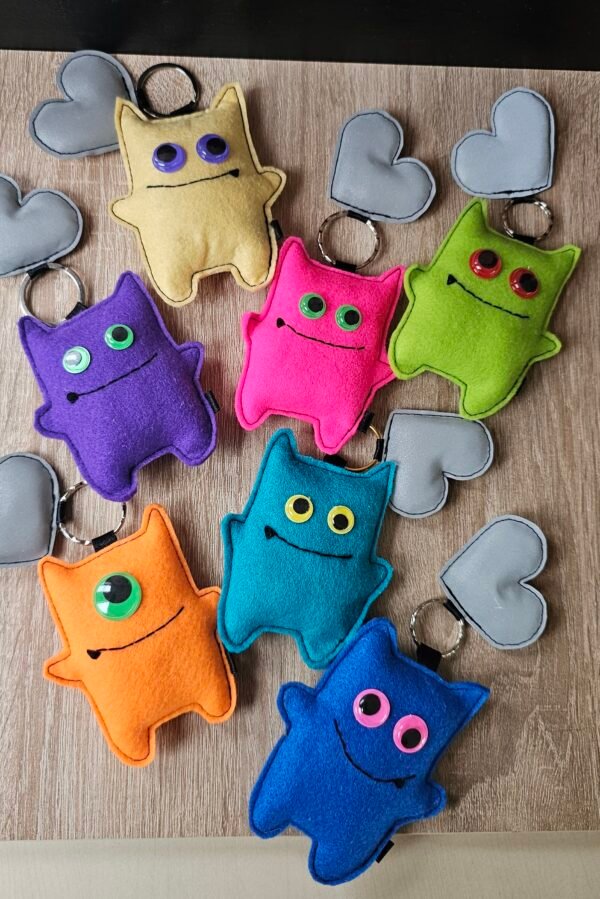 raktų pakabukai su atšvaitu: meškutis ir monstriukas