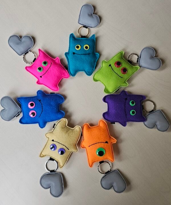 raktų pakabukai su atšvaitu: meškutis ir monstriukas